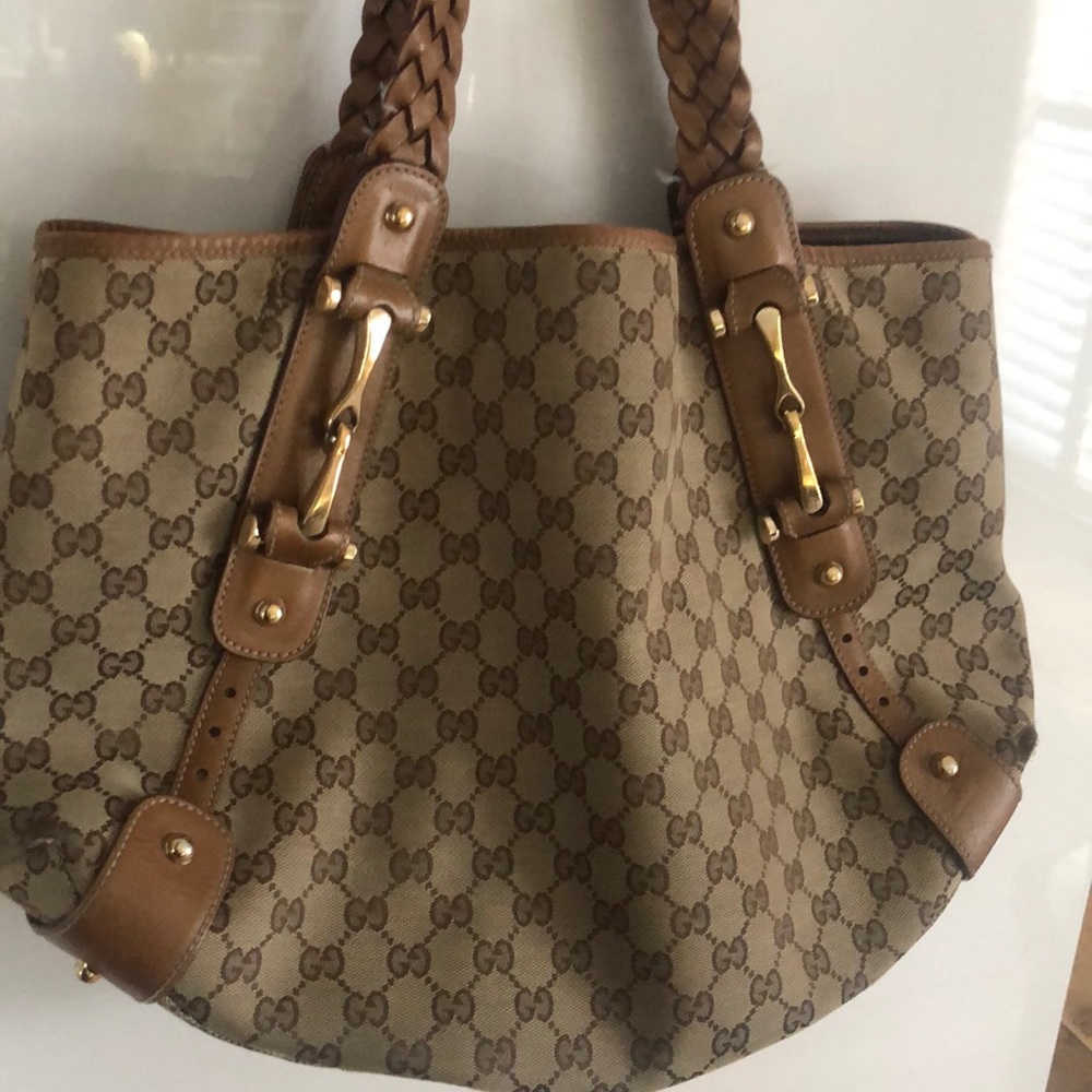 Gucci’s Braided Handle Tote Bag